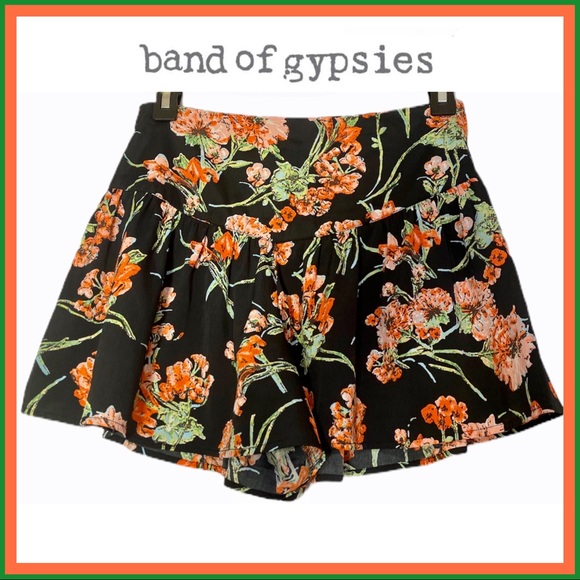 Band of Gypsies Pants - BAND OF GYPSIES BLACK FLORAL PRINT SKORT WORN 1X